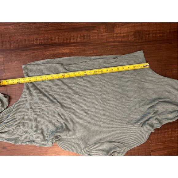 Blue Blush Teal Cropped Ribbed Turtleneck Sweater, Size Large - Picture 4 of 8